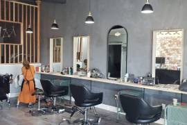 I am going to sell a hairdresser in the center of Seville, 65,000 €
