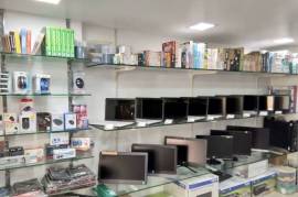 It is urgent to transfer a fully operational computer store, 11,500 €