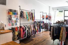 For sale Clothing Store with good turnover, 17,500 €
