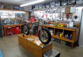Motorcycle Workshop for sale with very competitive prices, 25,000 €
